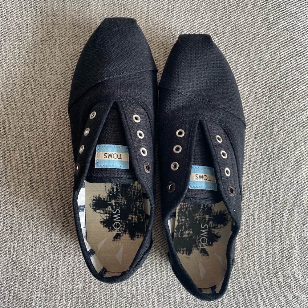 New without Box Black Toms Cordones